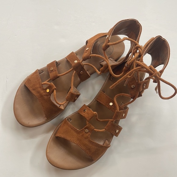 SO Tan Suede Gladiator Sandals - Picture 4 of 4